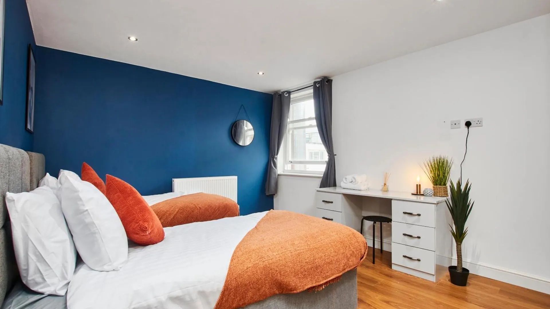 Central 3 Bedroom, En Suite - Perfect For Groups! Central Station Leeds (West Yorkshire)